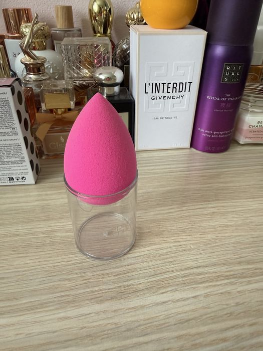 Beauty blender buretel machiaj luat din Sephora