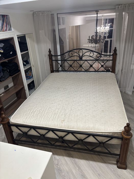 Кровать двуспальная