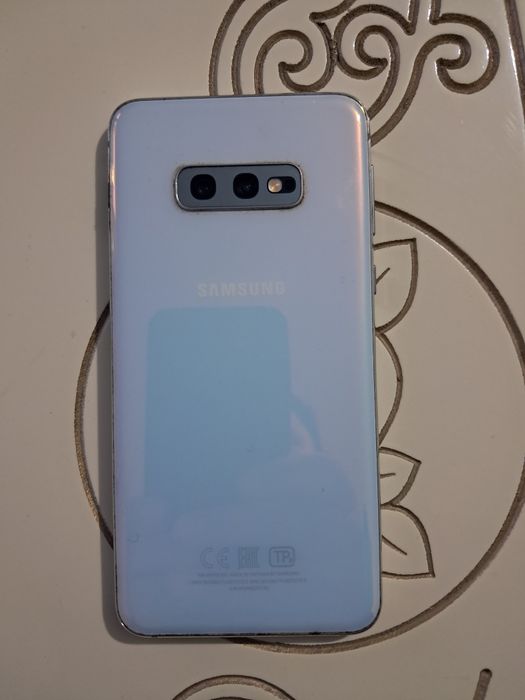 Самсунг s10e . .