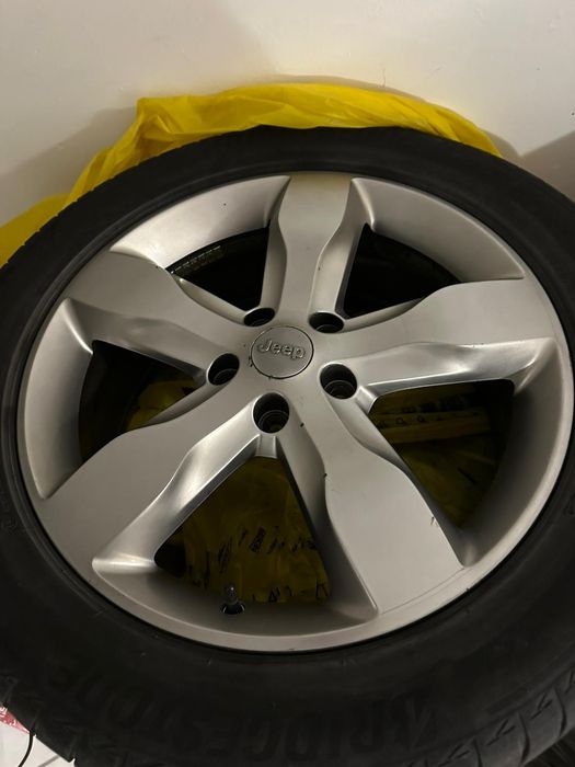 Комплект оригинални джанти Jeep 20" с летни и зимни гуми на