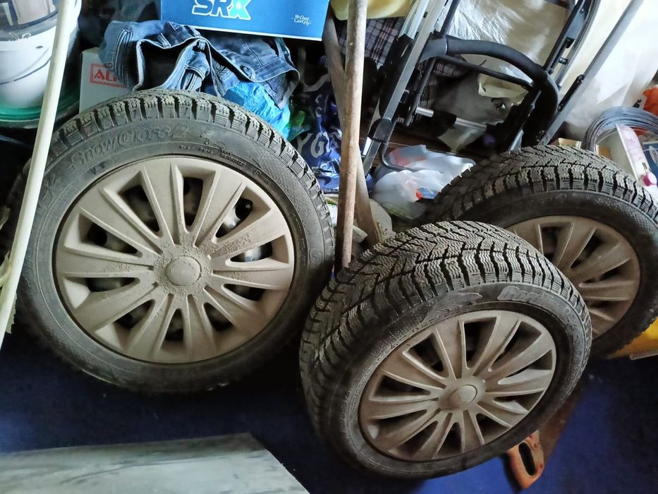 Продам шины шипованные