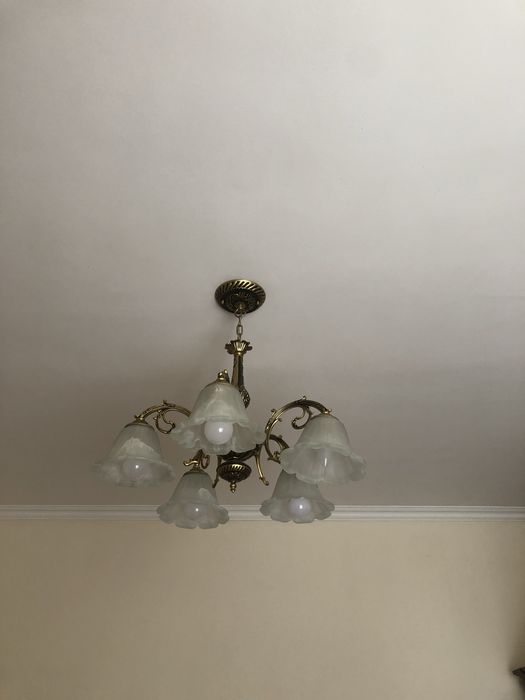 Распродажа б/у люстр, ковров