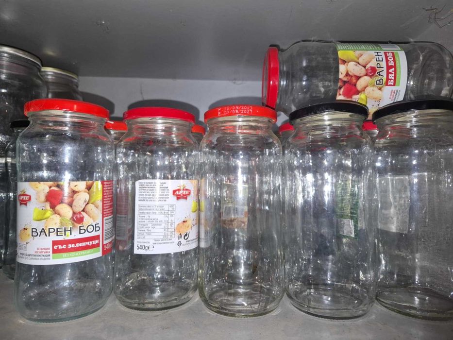 Запазени, чисти буркани