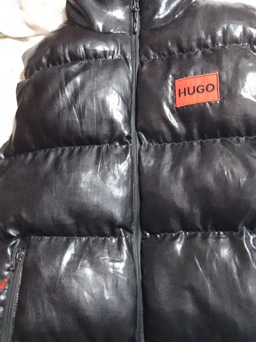 Vând vesta Hugo boss