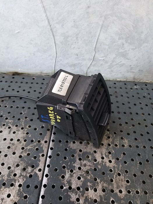 Grila ventilatie bord stanga vw touareg 7l 7l6819703l