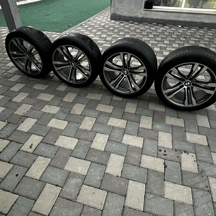 Vand set jante cu cauciucuri BMW pe 20  pentru x5 f15 in doua latimi