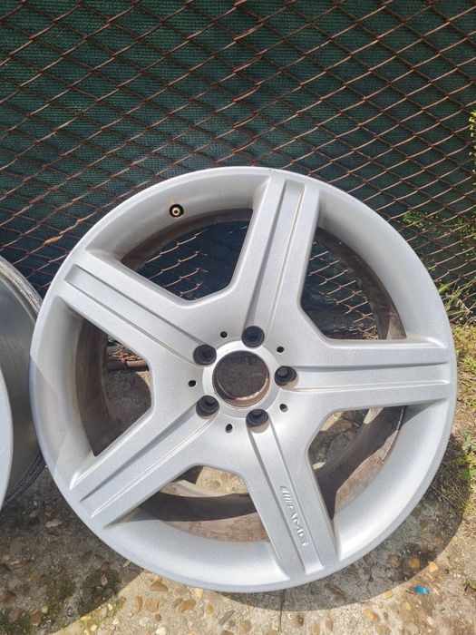 Vând doua jante AMG R19