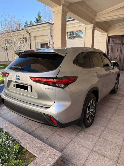 СРОЧНО Tayota Highlander HYBRID GLE 2022 год
