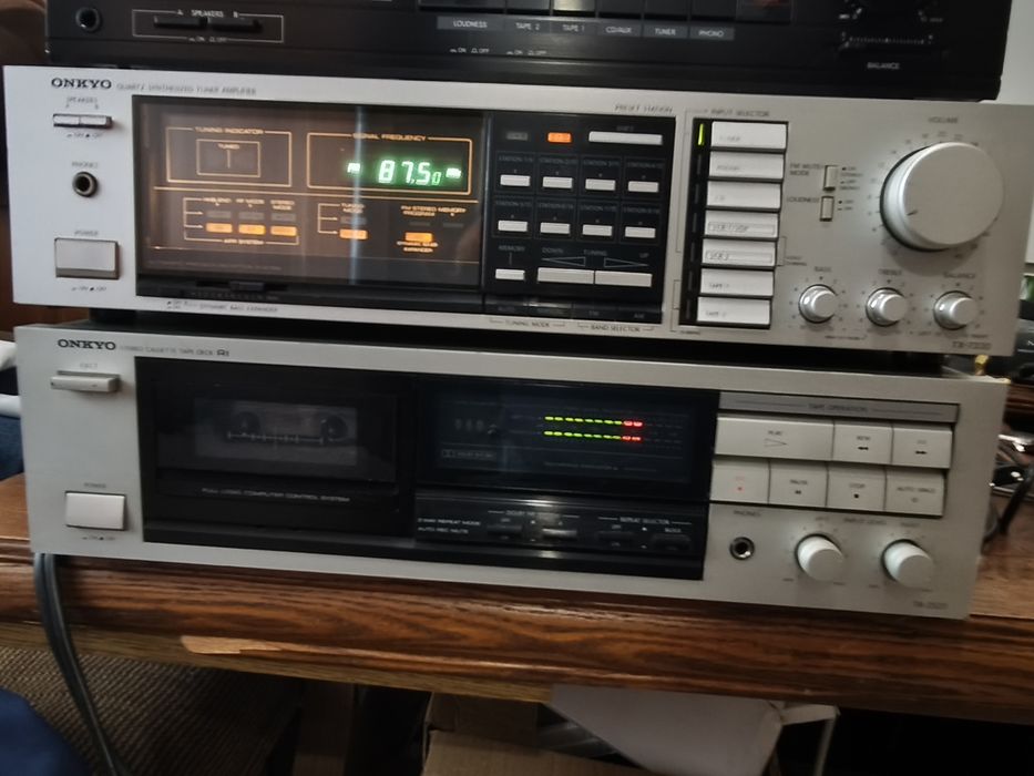Linie Onkyo amplificator TX- 7330 și deck TA-2530
