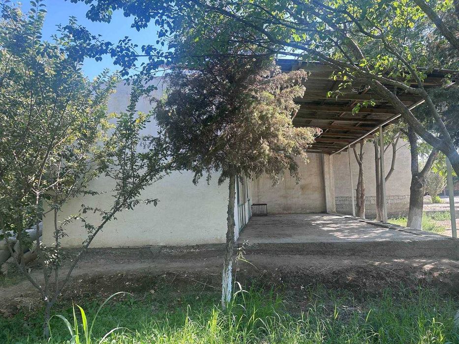 sharq ko'chasida noturar bino sotiladi