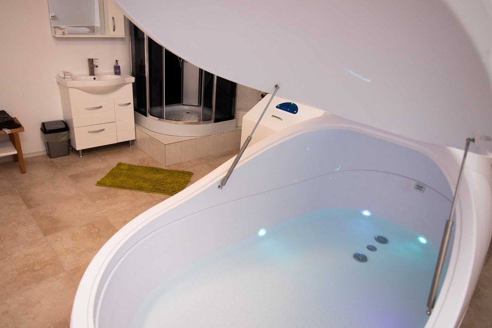Pod relaxare si deprivare senzoriala in apa cu sare Epsom