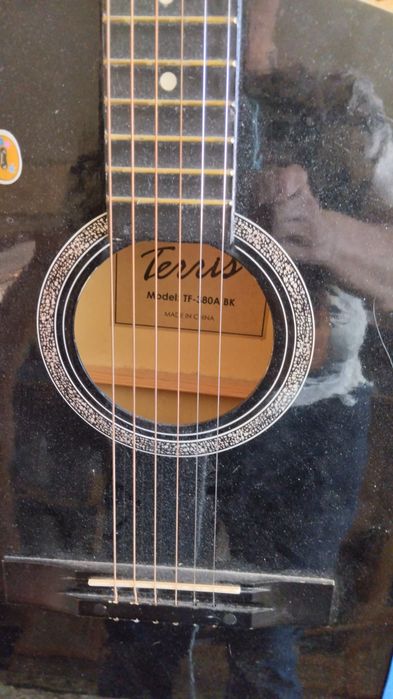 Продается гитара, цена -20000 тенге