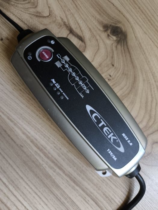 Интелигентни зарядни устройства CTEK 12V