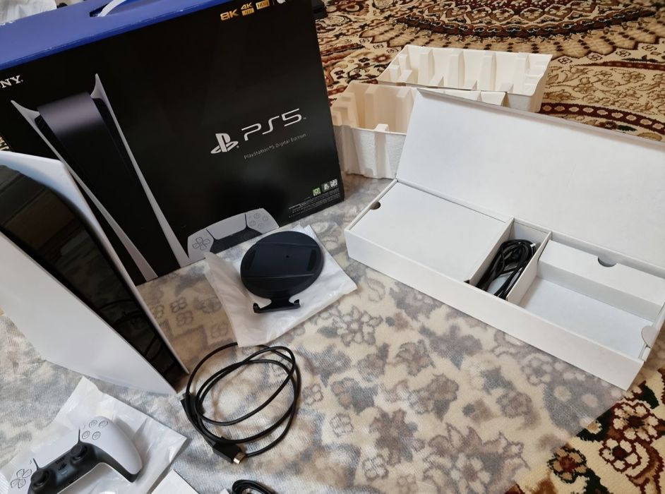 Продам PS5 Digital Edition с топ играми. В отличном состоянии.