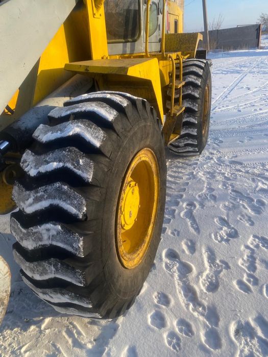 Продается фронтальный двухкубовый погрузчик