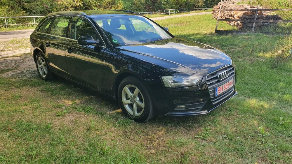 Audi A4 Avant 2013 Quattro 177 cp Xenon navigatie incalzire in scaune  senzori parcare start-stop cornering