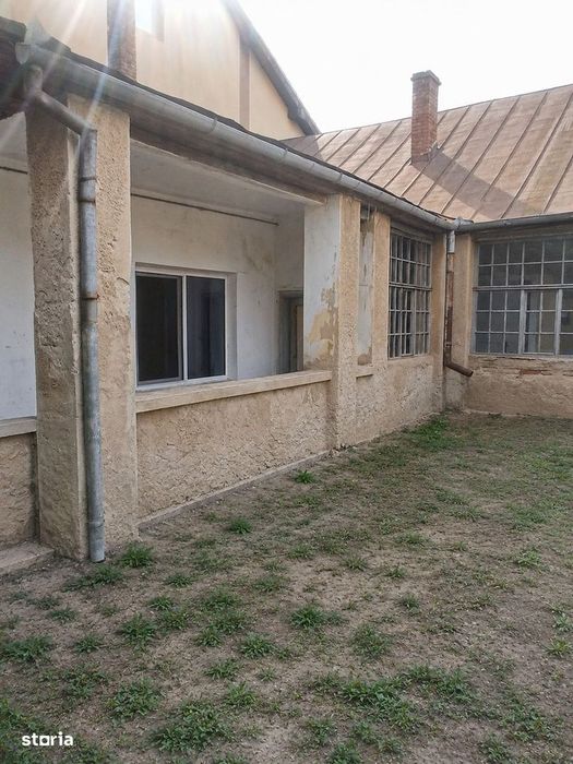 Casă de vânzare cu teren generos în Valea lui Mihai