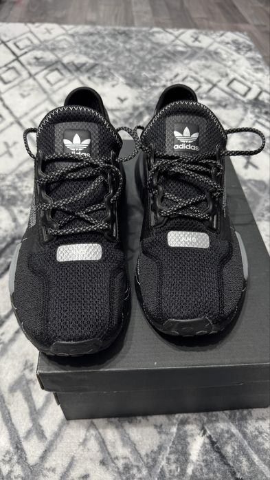 Adidas Nmd R1 V2 marimea 38