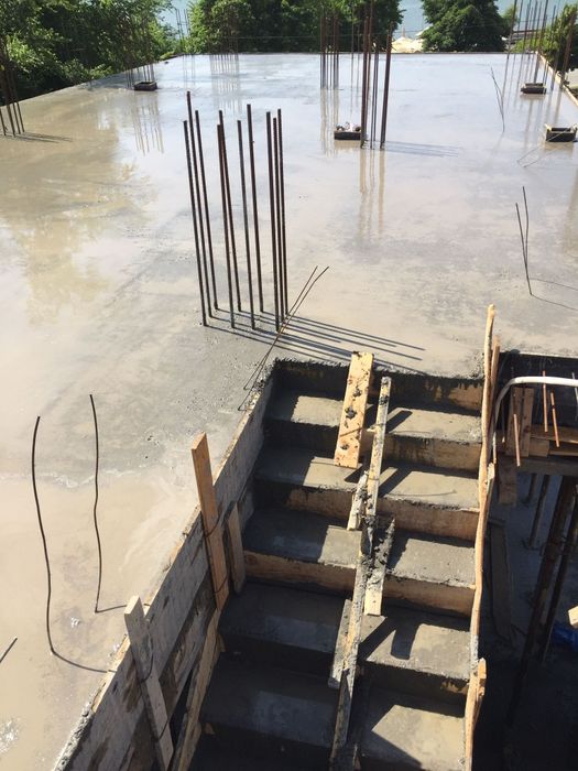 Executam construcții