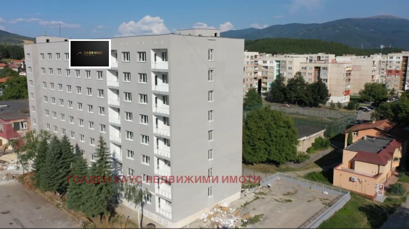 Продава се Тристаен апартамент в Перник, Изток - 100 кв.м за 869 €/кв.м - Снимка #1