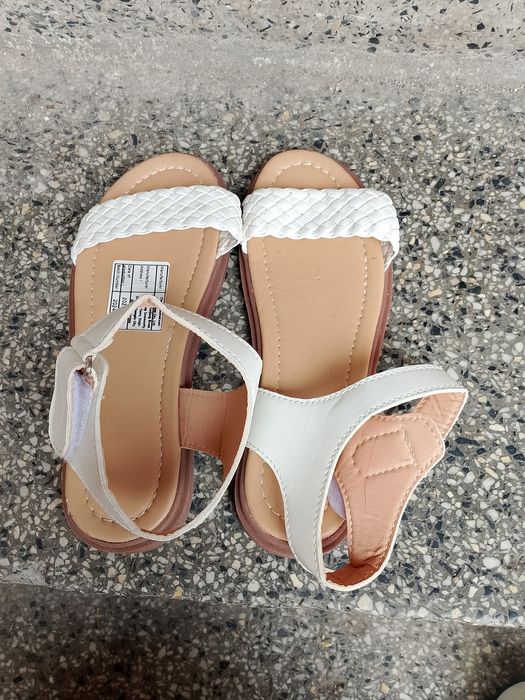 Продавам обувки за момиче различни размери