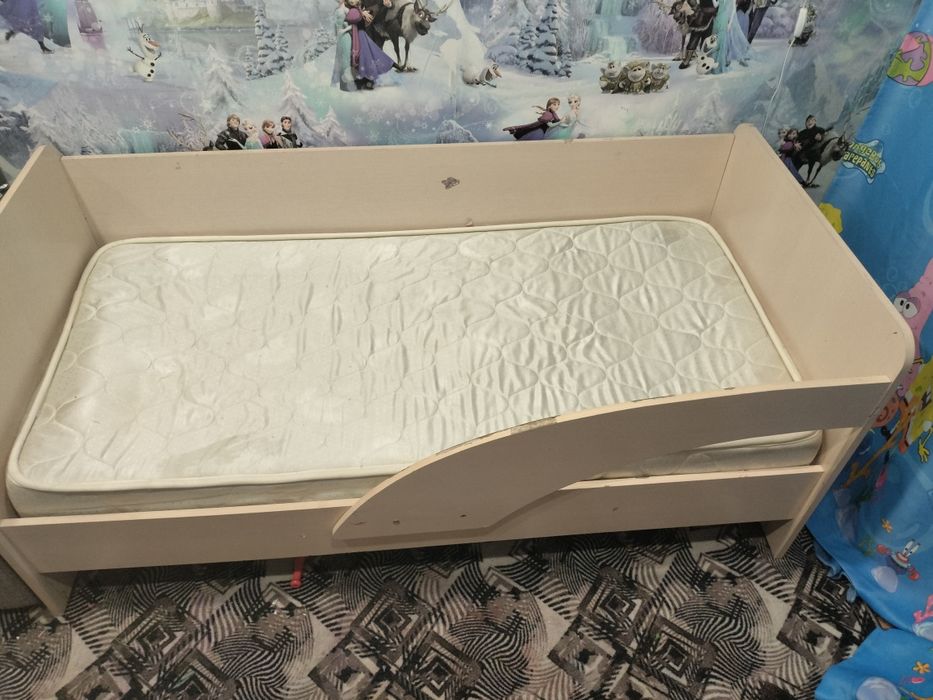 продам кровать 160см*75см