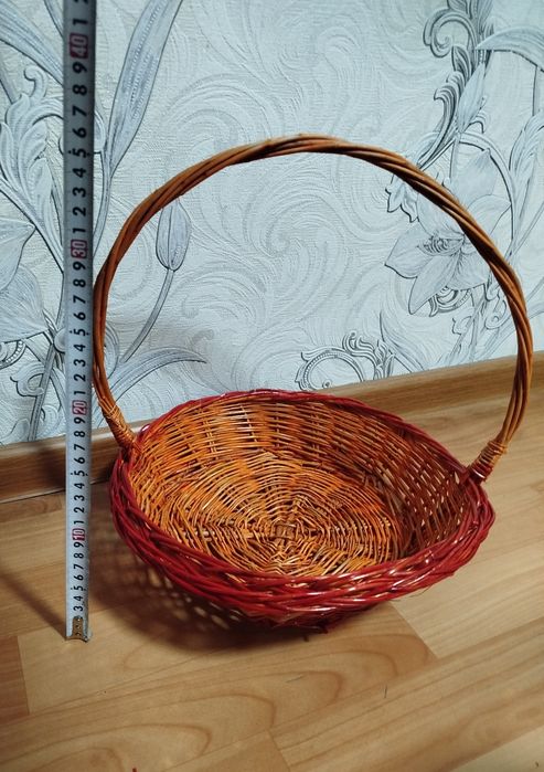 Плетёная корзина подарочная