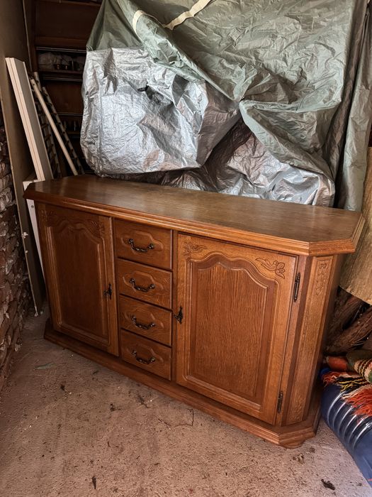 Шкаф от дъб и фурнир