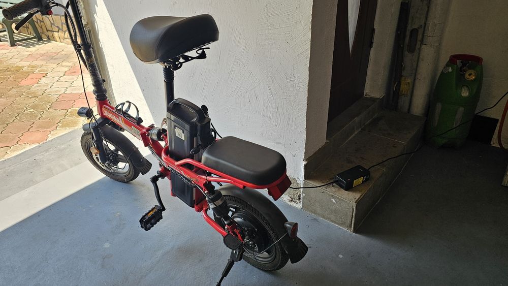 Vand bicicleta pliabila. Baterie 32Ah