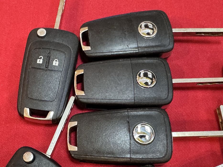 Ключ за Opel оригинален с 2бутона Astra J Corsa D Mokka Zefira C