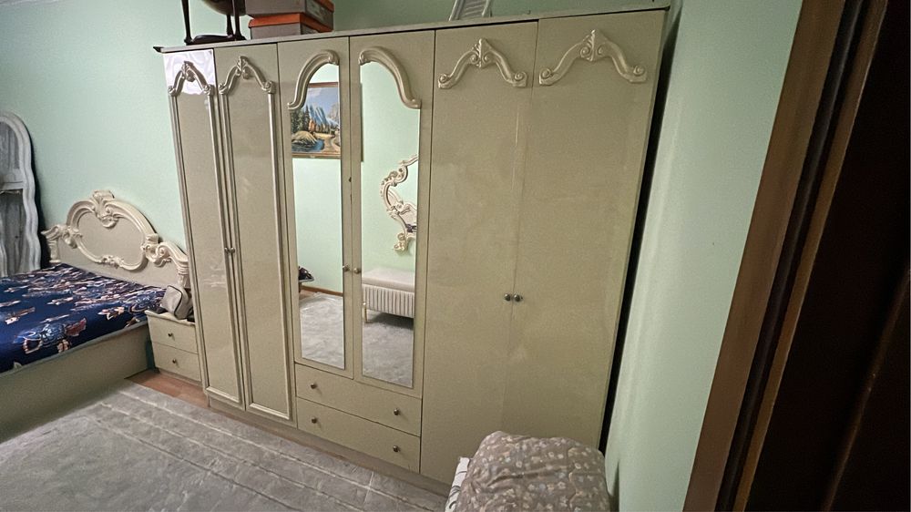 Продам срочно спальный гарнитур 10000