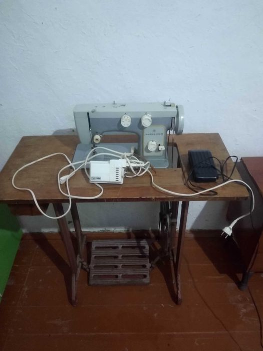 Швейная машинка Чайка