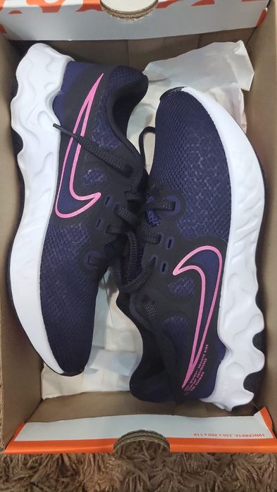 Кроссовки новые Nike