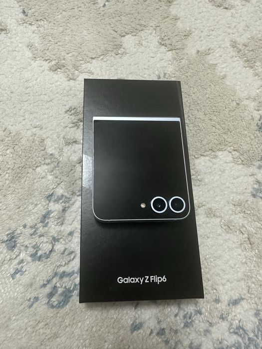 Продам SAMSUNG Galaxy Z Flip 6.
