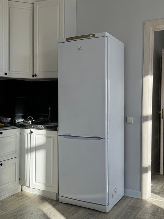 Холодильник Indesit