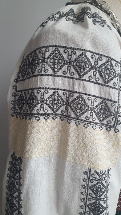 REDUCERE LUNA MAI 40%! Costum popular (ie/camasa, valnic/fota/catrinta/zadie)