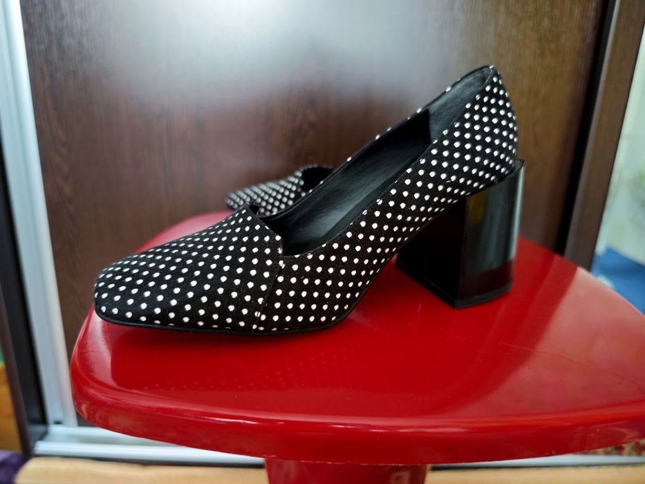 Продам три пары обуви оптом ,размер 36.