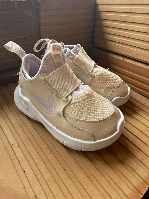 Nike маратонки за момиче 22