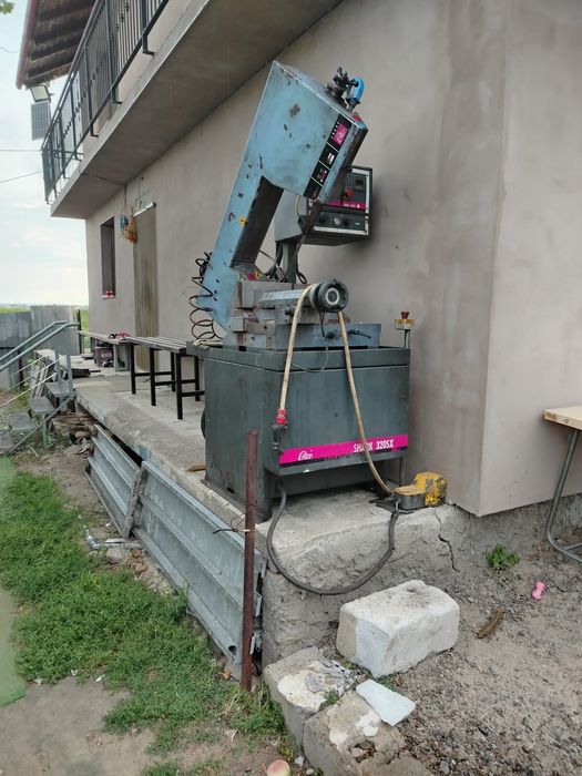 Mașină tăia fiare
