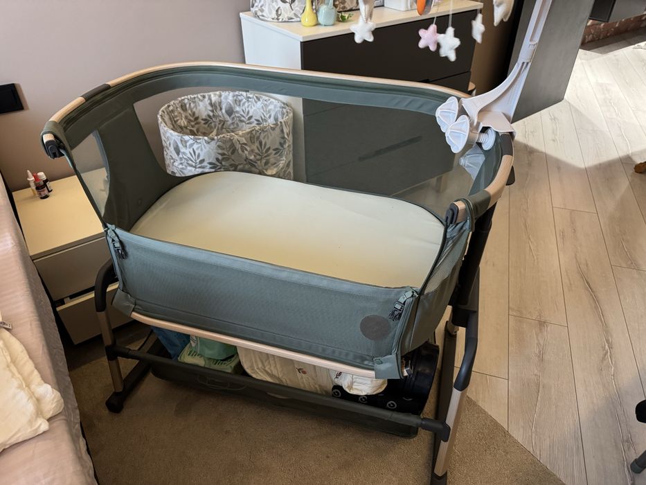 Продаю детскую приставную кровать Maxi-Cosi  Iora Air Beyond green.
