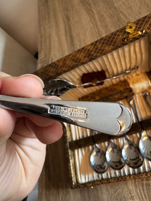 Ретро комплект 6 лъжички Shell и сервираща лъжица,  Sheffield England