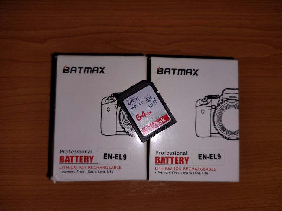 Nikon D5000. 2 Obiective + Trepied.