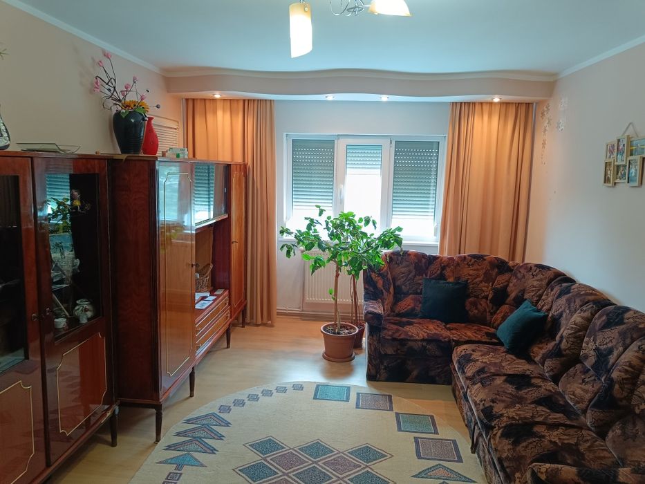 Apartament 3 camere, M39C, 77m, 4/4, 2 băi și 2 balcoane.