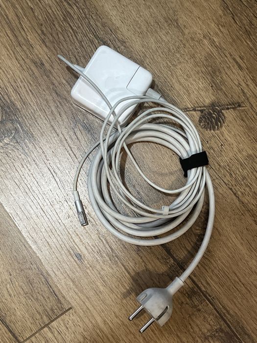 Macbook 11 Pro (Late 2011) + Last MacOS Ubdate + Incarcator