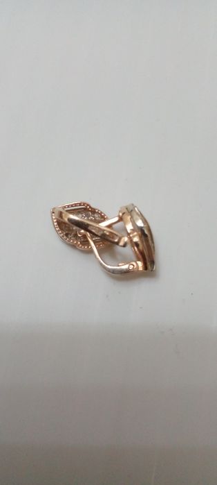 Серьги золотые..