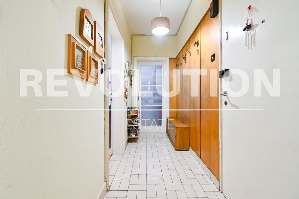 Продава се Тристаен апартамент в София, Яворов - 83 кв.м за 3856 €/кв.м - Снимка #9