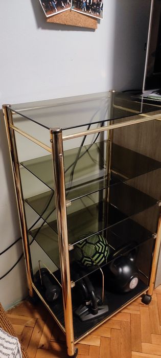 Стъклена етажерка с колелца