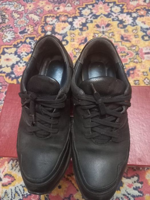 Продам мужские кроссовки