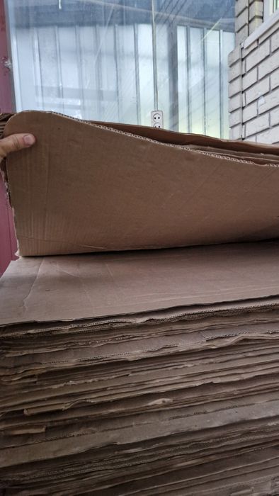 Листовой картон б.у. в отличном состоянии