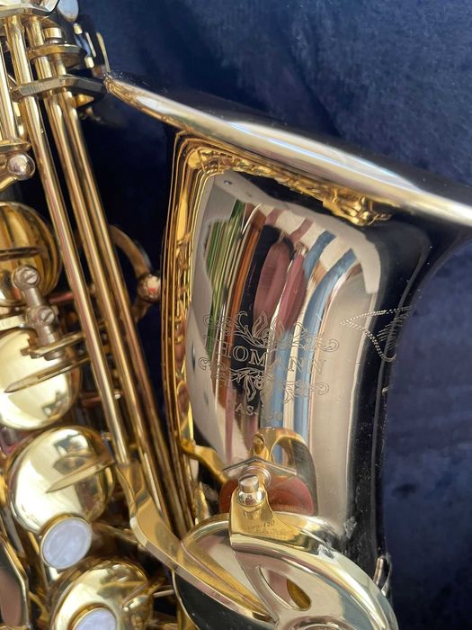 Vand saxofon alto Thomann TAS 150 - folosit cateva luni
